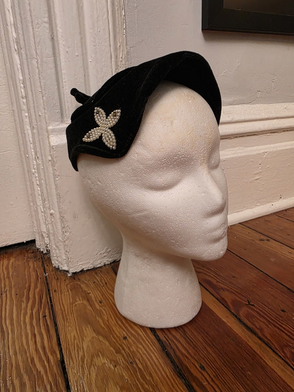 Black Velvet Pearl-Embellished Women's Headband
